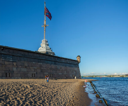 A sunny, cloudless day on the beach near the Peter and Paul Fortress.