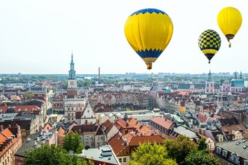 Fototapeta na wymiar Balloon over the city , tourist flight