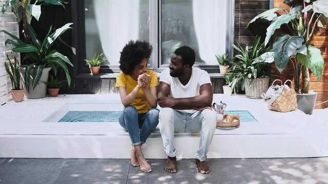 Conversating Images – Browse 473 Stock Photos, Vectors, and Video ...