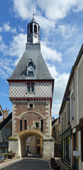 Fototapeta na wymiar Beffroi de la ville de Saint-Fargeau dans l'Yonne en Bourgogne