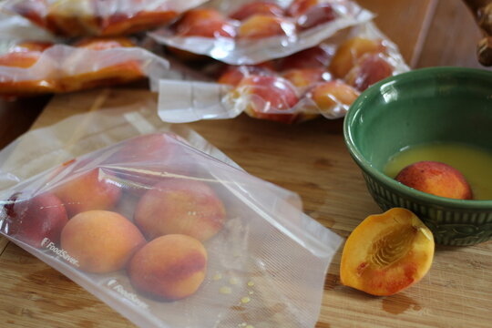 preserving peaches for freezing