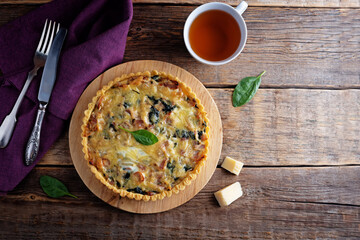 bacon spinach quiche with fresh spinach leaves