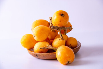 黄色いビワの実