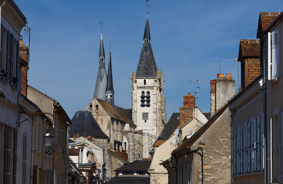The main church of Dourdan is located just in front of the castle. Construction started in the 12th century, but the church kept being modified and repaired until the 17th. France.