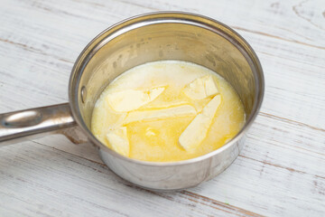 Melt the butter in a saucepan. Cooking ghee.