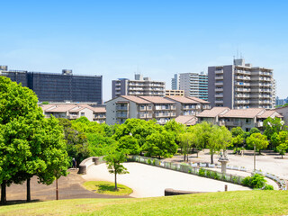 Naklejka premium 青空が広がる住宅地 多摩ニュータウン