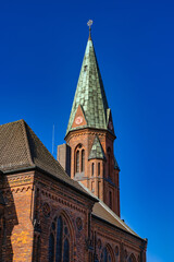 Fototapeta na wymiar Matthäuskirche in Lehrte
