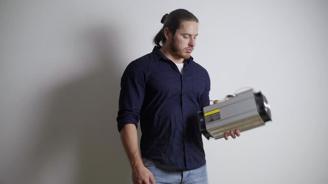 A man throws out an ASIC for mining bitcoins, a crypto scam, a miner is disillusioned