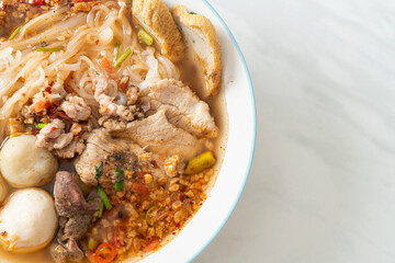 noodles with pork and meatballs in spicy soup
