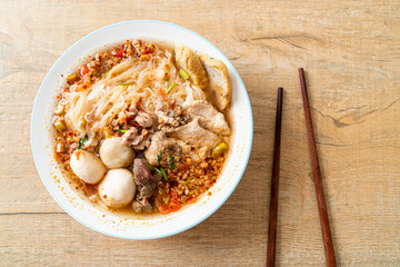 noodles with pork and meatballs in spicy soup