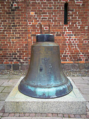 Die dicke Barbara, Glocke vor der Maria Magdalenen Kirche