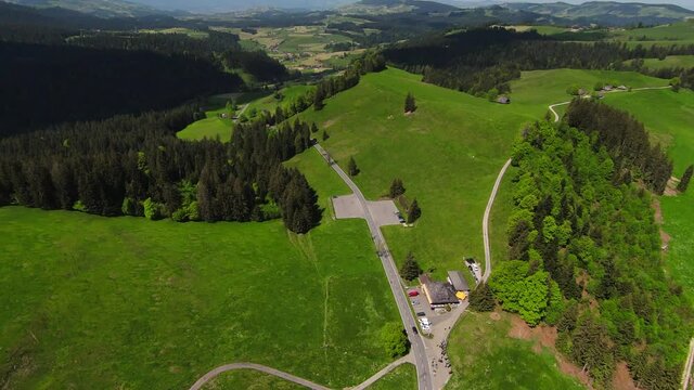Dynamischer Flug über den Schallenberg, Juni 2021, Schweiz
