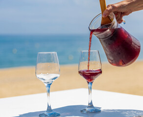 Cold, alcoholic drink typical of Spain, the "sangria"