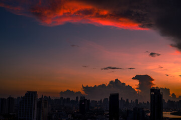 Fototapeta premium The high angle background of the city view with the secret light of the evening, blurring of night lights, showing the distribution of condominiums, dense homes in the capital community