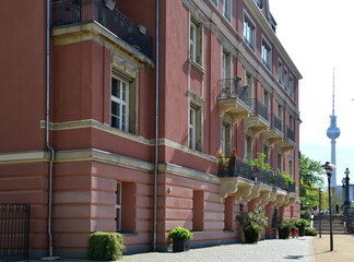 Historisches Bauwerk am Fluss Spree im Stadtteil Mitte, Berlin