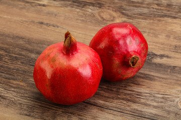 Fototapeta na wymiar Fresh ripe and sweet pomegranet fruit