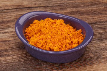 Tumeric powder in the bowl