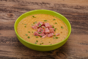 Peas cream soup with smoked ribs