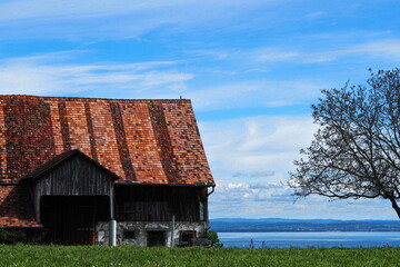 Fototapeta na wymiar old barn in the countryside. We're going to the countryside!