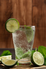 炭酸水　ライム　ハーブ