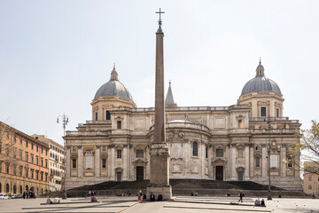 Fototapeta na wymiar Tourists visiting and rest near the obelisk Eskvilin in Piazza Santa Maria Maggiore