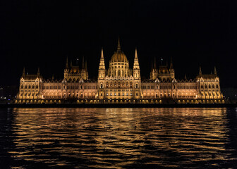 Naklejka premium hungarian parliament building