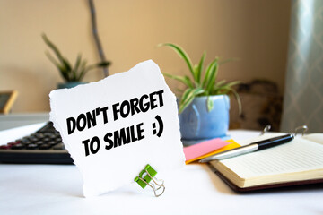 Don't Forget to Smile write on Sticky Notes.