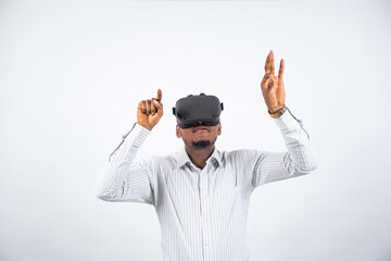 young nigerian man using a vr headset