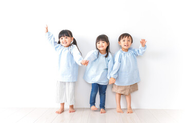 Naklejka premium Children playing with friends