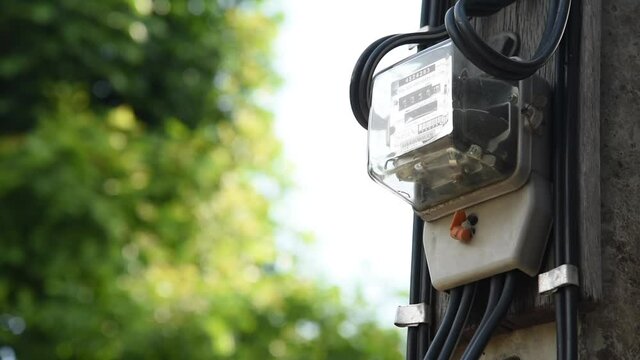 The electricity meter measures the cost of electricity, converts the energy into cost money.