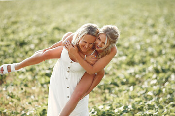 Obraz premium Mother with beautiful daughter in a autumn field
