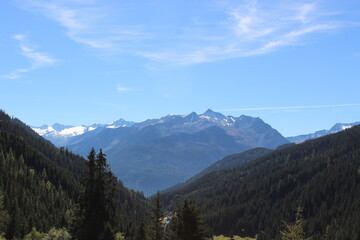 Das Tal und die Berge