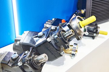Unidirectional bent-axis piston pumps in store