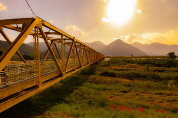 夕暮れの橋