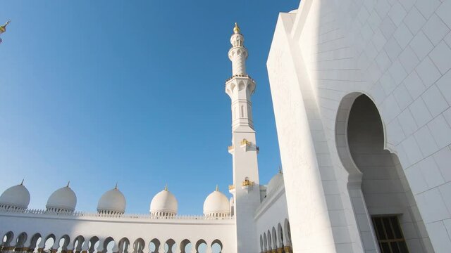 Architecture and design inner courtyard  of Sheikh Zayed Grand Mosque, Abu Dhabi