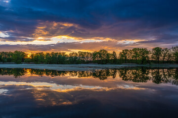 Fototapeta premium Biosphärenreservat der Oberlausitz zum Sonnenuntergang