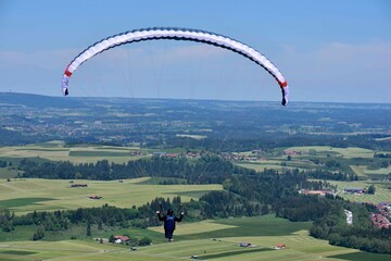 Gleitschirmfliegen, Vorbereirungen, Start und Flug im Allgäu auf der Buchenbergalm