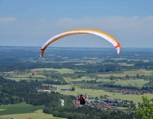 Gleitschirmfliegen, Vorbereirungen, Start und Flug im Allgäu auf der Buchenbergalm