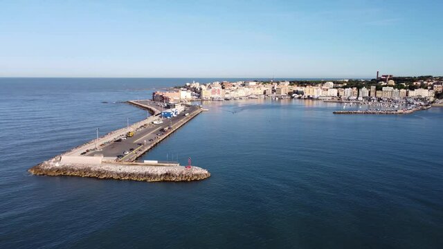 Veduta aerea di Anzio, centro portuale e balneare situato a poca distanza da Roma, sede di antiche ville imperiali e conosciuta per lo sbarco alleato durante la seconda guerra mondiale