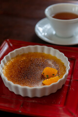 デザート　クリームブリュレと紅茶