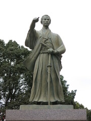 墨田区役所うるおい広場にある勝海舟銅像（勝安芳像）