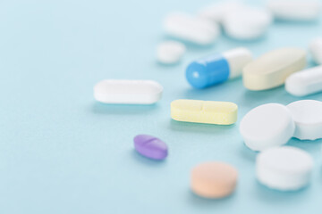 Fototapeta na wymiar Pills isolated on blue background