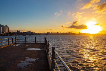 Obraz premium sunset on the pier of Florianópolis Island , Santa Catarina, Brazil, florianopolis