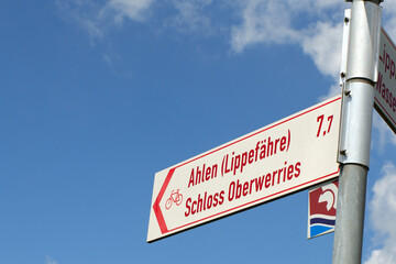 Fahrrad Wegweiser, Römer Lippe Route mit Lippefähre