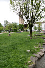 Park der Menschenrechte, dahinter die Neustädter Marienkirche