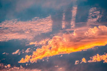 Naklejka premium CIELO ROJO PUESTA DE SOL EN CASTILLA