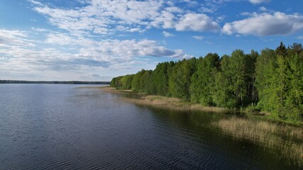 Obraz premium A bird's eye view of the lake, background