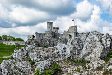 Fototapeta na wymiar The ruins of the castle in Ogrodzieniec, southern Poland