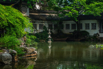 Obraz premium Inside view of Liu Yuan, a traditional Chinese garden and UNESCO heritage site in Suzhou, China.