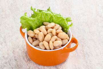 Fototapeta na wymiar White canned beans for vegan suisine